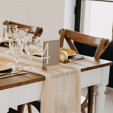 Zdjęcie przedstawiające: Tabliczka numerek drewniany taupe