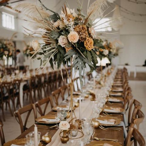 Zdjęcie przedstawiające: Stojak taliowany złoty