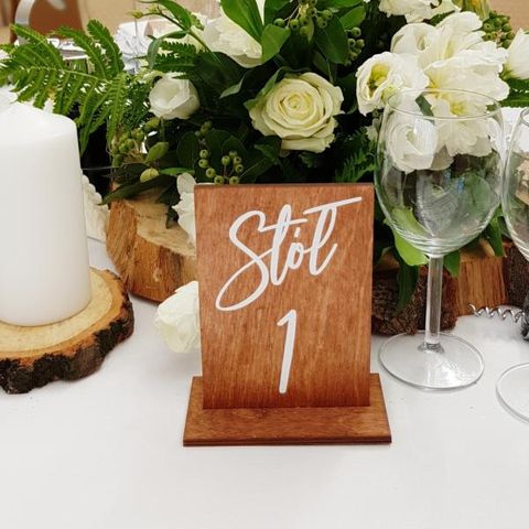 Zdjęcie przedstawiające: Tabliczka numerek drewniany