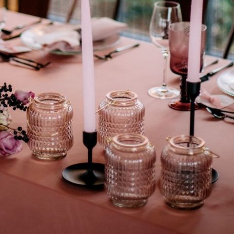 Zdjęcie przedstawiające: Świecznik różowe szkło