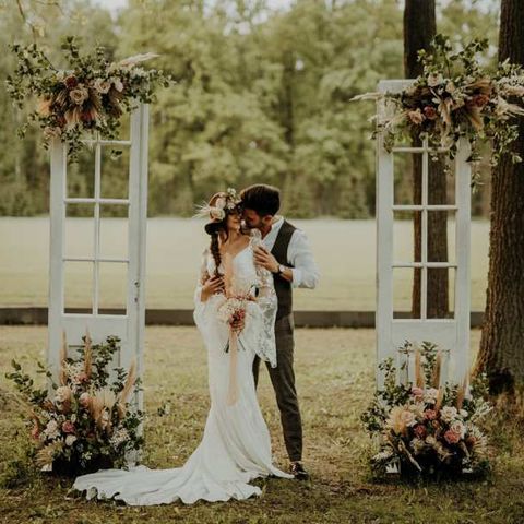 Zdjęcie przedstawiające: Drzwi do ślubu plenerowego