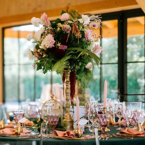 Zdjęcie przedstawiające: Stojak stare złoto