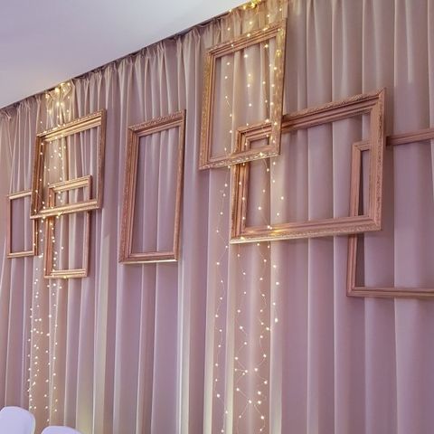 Zdjęcie przedstawiające: Ramy złote ścianka